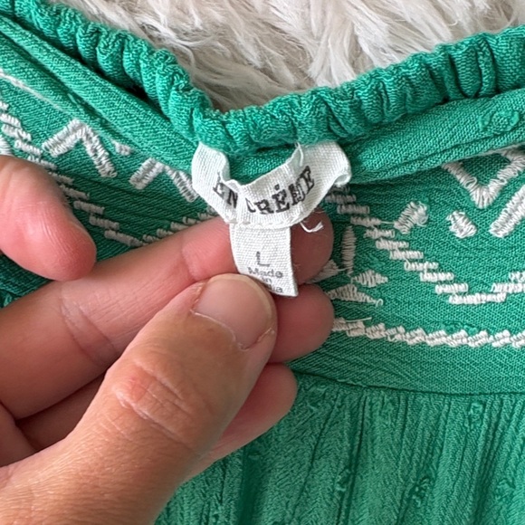 En Creme Green A-Line Skirt  and matching crop top with White Patterns - Picture 6 of 12